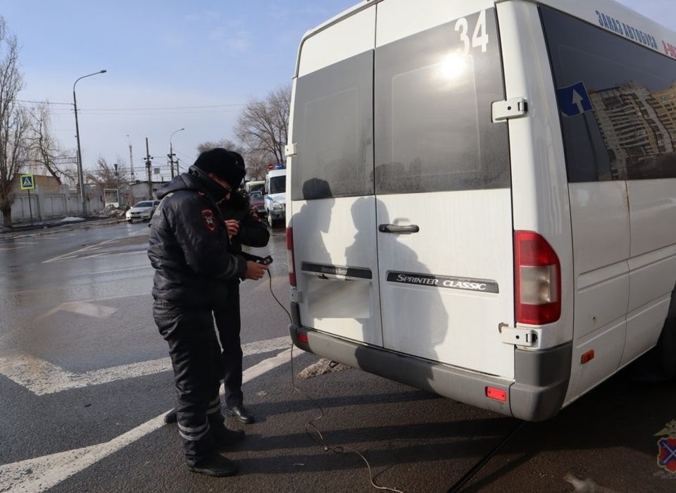 19 водителей междугородних маршруток получили штрафы в Волгограде